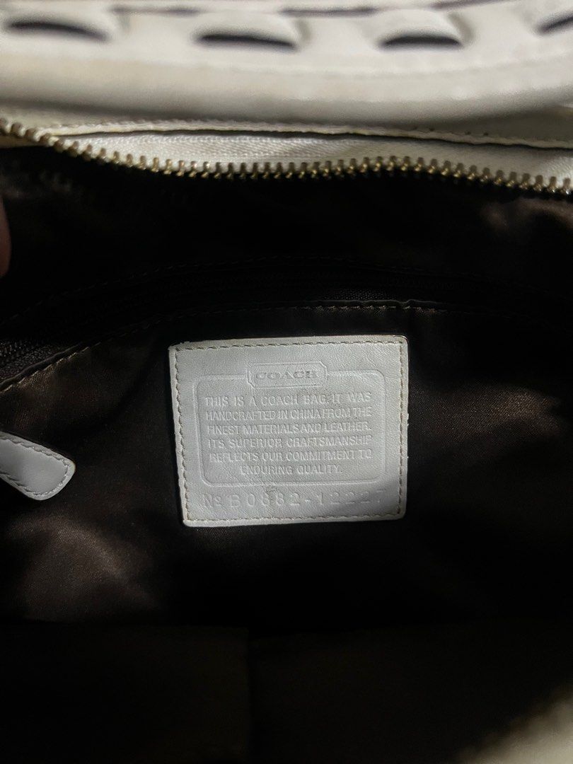 authentic coach ergo hobo 12227 shoulder bag (Category: Luxury Bags & Wallets) located in Caba. Submitted by itsrc (Listing ID 1441889877, Image 2). Description: Vintage coach bag 👜🤎 open to offers price is negotiable.