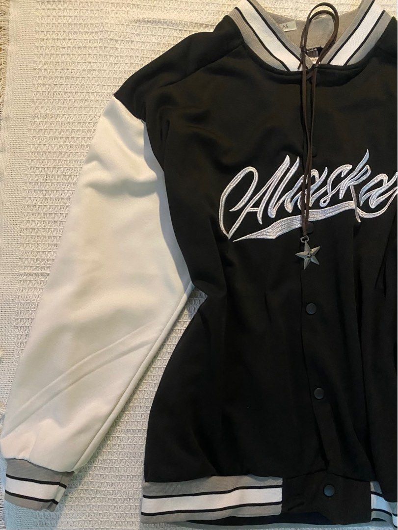 baseball varsity jacket (Category: Coats, Jackets and Outerwear) located in Ayer Baloi. Submitted by f4rllen (Listing ID 1441780939, Image 2). Description: can nego :) fit M & L (inch) sleeves - 22 shoulder - 22.5 length - 28 bust - 51 .