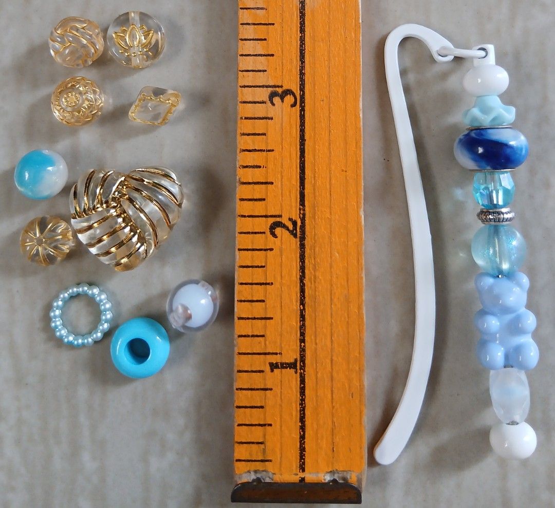 BEADABLE METAL BOOKMARK WITH SPARE BEADS SET (Category: Handmade Craft) located in Cavite. Submitted by jiearah.online.shop (Listing ID 1441791932, Image 1). Description: BEADABLE METAL BOOKMARK WITH SPARE BEADS INCLUDED SET Materials/Beads used are all international beads ( mix of resin, metal, acrylic and wood ) Selling as SET (Bookmark + Extra Beads) Price : Php 180 +sf (Shipping Fee NOT INCLUDED. Wala pong free shipping) Mode of Payment : GCA