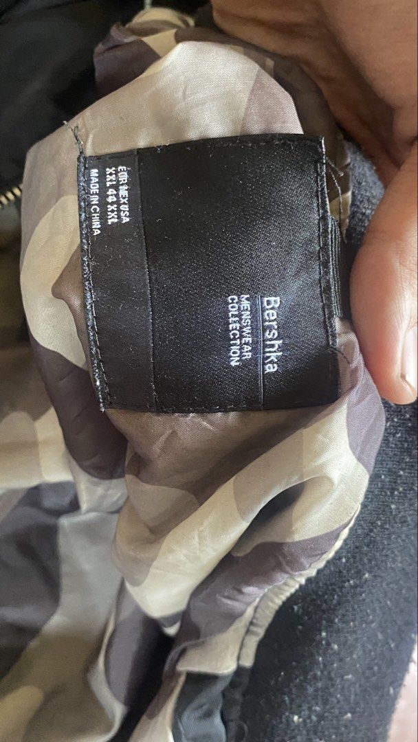 Bershka Classic Nylon MA-1 Bomber Jacket (Category: Coats, Jackets and Outerwear) located in Manila. Submitted by thumperohmy (Listing ID 1441866762, Image 2). Description: 27.2Lx22W .
