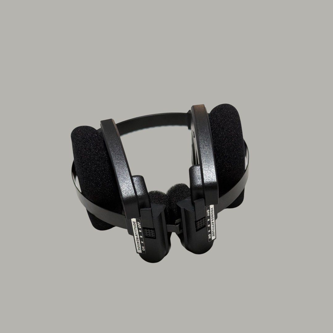 Black Headphones473909674723911682