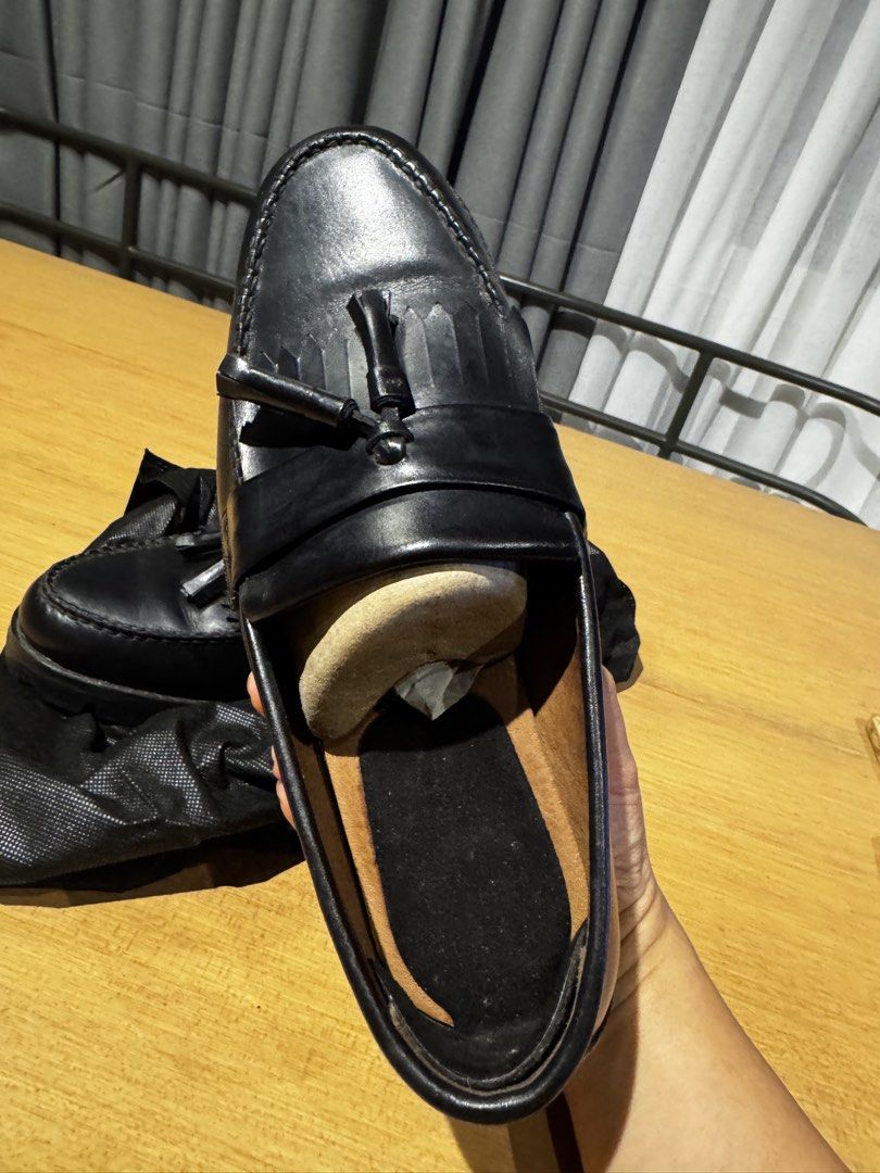 Black Leather Tassel Loafers Chunky Sole (Category: Dress Shoes) located in Mandaluyong City. Submitted by j4yw3e (Listing ID 1441890279, Image 3). Description: - This was custom-made by a Marikina shoemaker with my specifications. -Fits 26cm foot length Mens US 8-8.5 EU 41-41.5 -Stylish black leather loafers with tassel detail and modern chunky lug sole/i specifically requested for a tire like sole design. Very sturdy! - Comfortable for everyday