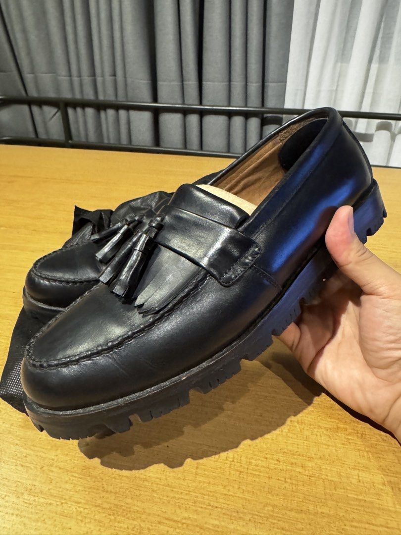 Black Leather Tassel Loafers Chunky Sole (Category: Dress Shoes) located in Mandaluyong City. Submitted by j4yw3e (Listing ID 1441890279, Image 1). Description: - This was custom-made by a Marikina shoemaker with my specifications. -Fits 26cm foot length Mens US 8-8.5 EU 41-41.5 -Stylish black leather loafers with tassel detail and modern chunky lug sole/i specifically requested for a tire like sole design. Very sturdy! - Comfortable for everyday