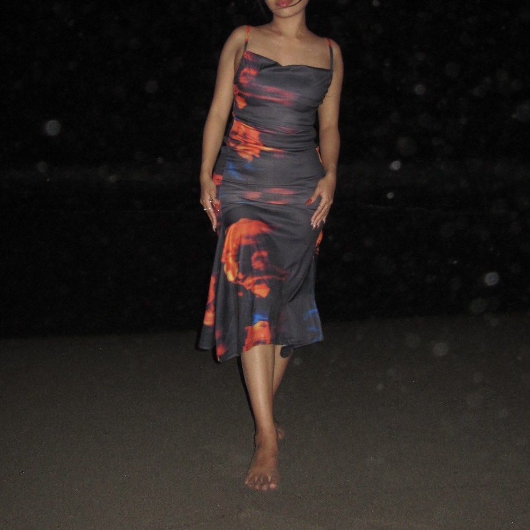 Black Long Bodycon Dress (Category: Dresses) located in Manila. Submitted by summerie123 (Listing ID 1441834781, Image 2). Description: - worn once.