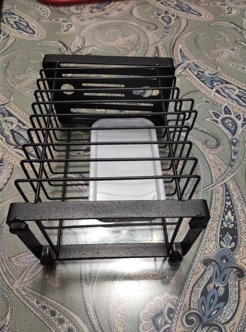 Black Metal Knife Block with Drip Tray (Category: Knives & Chopping Boards) located in Pasay City. Submitted by magdalena_broadway22 (Listing ID 1441919183, Image 2). Description: Bank transfer please.