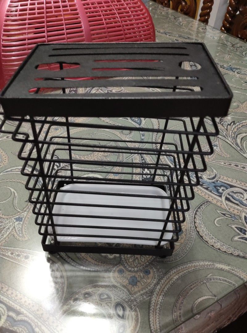 Black Metal Knife Block with Drip Tray (Category: Knives & Chopping Boards) located in Pasay City. Submitted by magdalena_broadway22 (Listing ID 1441919183, Image 1). Description: Bank transfer please.