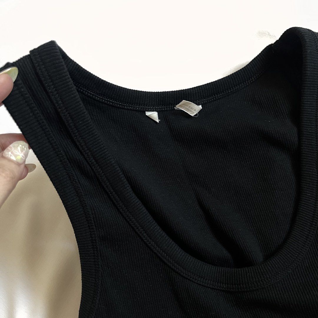 black top (Category: Sleeveless) located in Mandaluyong City. Submitted by everythingnice__ (Listing ID 1441913377, Image 2). Description: used once ! cut tag 🏷️ got it from tiktok shop size M lalamove only !.