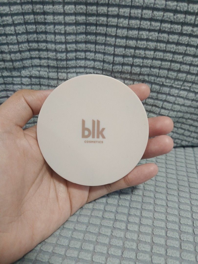 blk cosmetics Invisible Matte Gel Powder (Category: Makeup) located in Los Banos. Submitted by donnaalbay47990 (Listing ID 1441871533, Image 1). Description: - Mattifies and blurs pores for a smooth, poreless finish. - Leaves skin looking fresh and matte. - Suitable for all skin tones and types. - Vegan and cruelty-free formula..