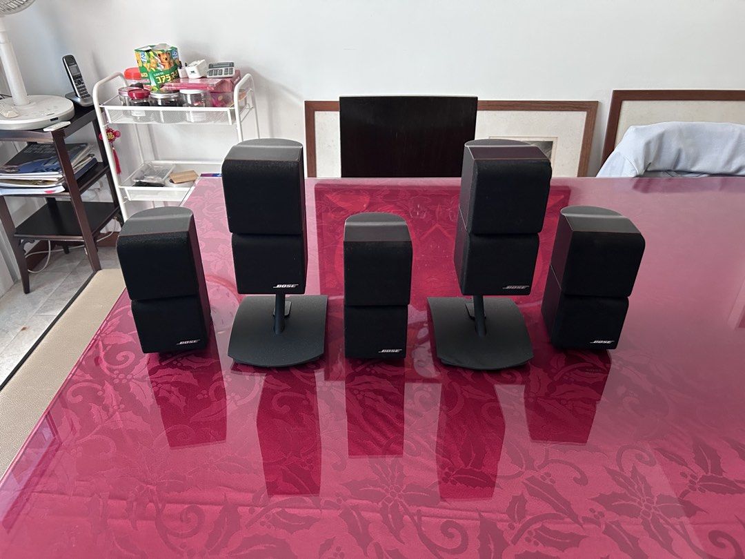 Bose cube speakers472993492160358400