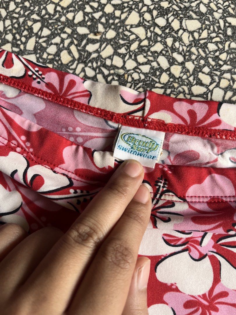 Brady Surf red hibiscus-print halter bikini set (Category: Bikinis & Swimsuits) located in Mangatarem. Submitted by juicybabe_ (Listing ID 1441859328, Image 3). Description: .