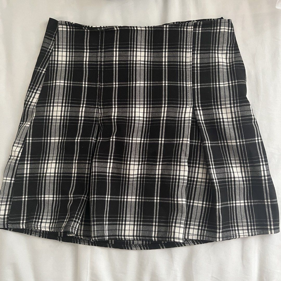 Brandy Melville Plaid Skirt (Category: Skirts) located in Quezon City. Submitted by balletchrina (Listing ID 1441802470, Image 1). Description: .