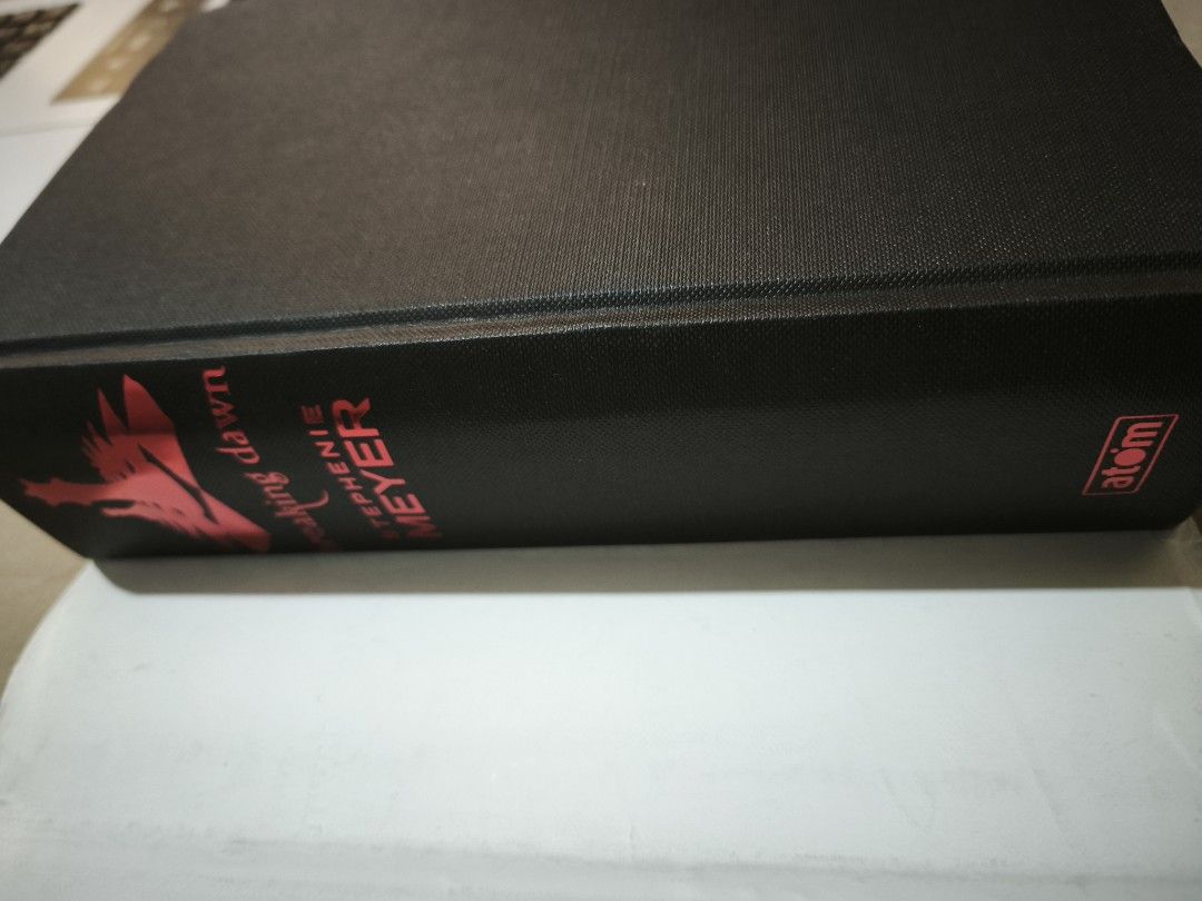 Twilight Saga/ Breaking Dawn Hardcover (Category: Storybooks) located in Cavite. Submitted by januella (Listing ID 1441814798, Image 2). Description: 📚 BREAKING DAWN by Stephenie Meyer (Hardbound) 💰 ₱500 ONLY Complete your Twilight Saga collection with Breaking Dawn, the highly anticipated final installment in the bestselling vampire romance series by Stephenie Meyer. 📖 Title: Breaking Dawn ✍️ Author: Stephenie Meyer 📚 Format: Hardbound ✅ Goo