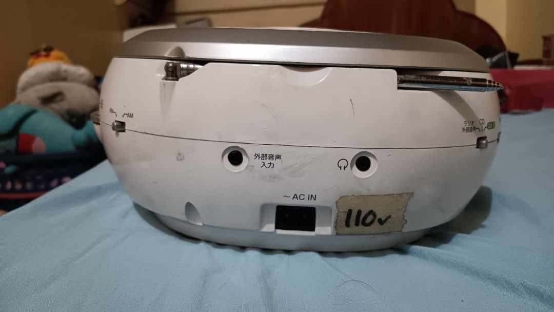 Broken(?) CD Player (Category: Portable Music Players) located in Manila. Submitted by mobius9345 (Listing ID 1441925679, Image 3). Description: This thing still sorta works, but I lost the cables needed for this thing. You can try repairing it but its probably better off as scrap. Price is very much negotiable SF will be shouldered by the buyer.