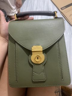 (Category: ) located in . Submitted by laurabellabags (Listing ID 1441899861, Image 1). Description: .