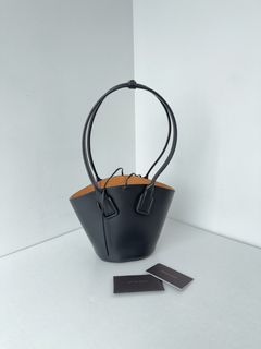 （分類：）位於 。 由 iris.luxury 提交（商品編號 1441966784，圖片 1）。簡介： 。