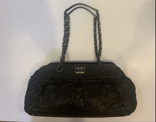 (Category: ) located in . Submitted by vicluxurycollection (Listing ID 1441930893, Image 1). Description: .