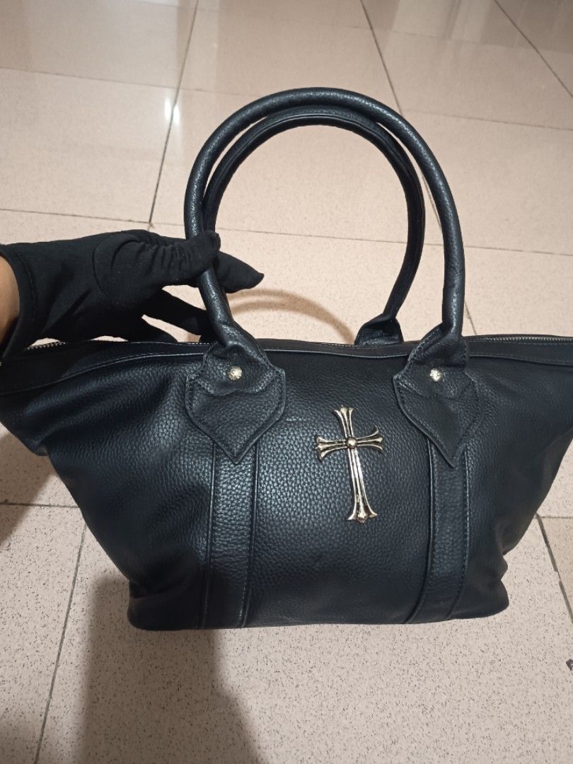 CHROME HEARTS TOTE BAG (Category: Luxury Bags & Wallets) located in Bulacan. Submitted by wendyluxury (Listing ID 1441421436, Image 1). Description: chrome hearts tote bag black color genuine leather negotiable mode of payment gcash or bank account.
