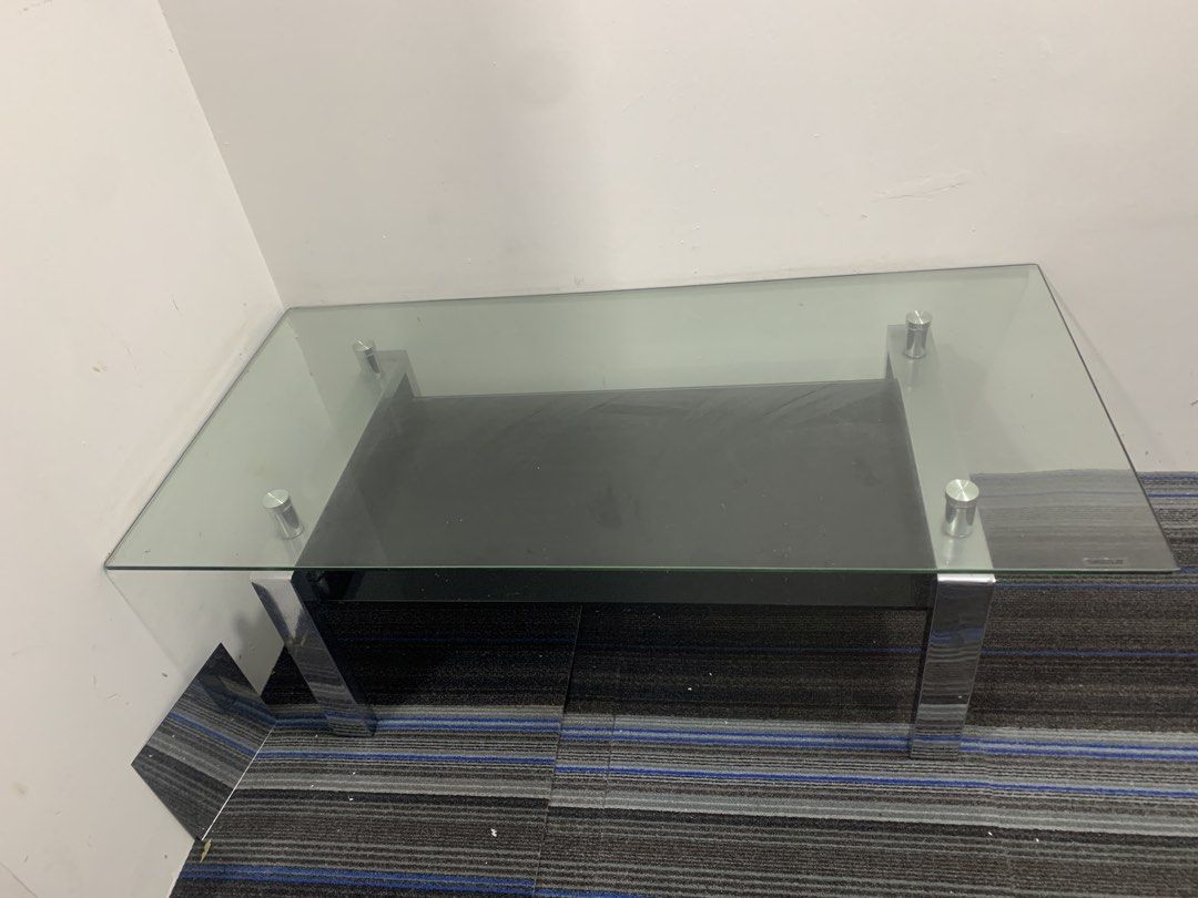 class table (Category: Other Home Furniture) located in Singapore. Submitted by vinovicky1401 (Listing ID 1441912196, Image 2). Description: it’s good condition .
