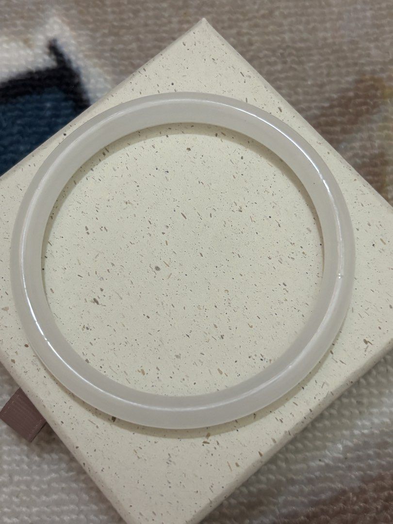 Classic Bangle Clear Stock (Category: Other Accessories) located in Gelugor. Submitted by pt3ri (Listing ID 1441923093, Image 3). Description: Price already include postage (Both Bangle) Colour : White & Pink only.