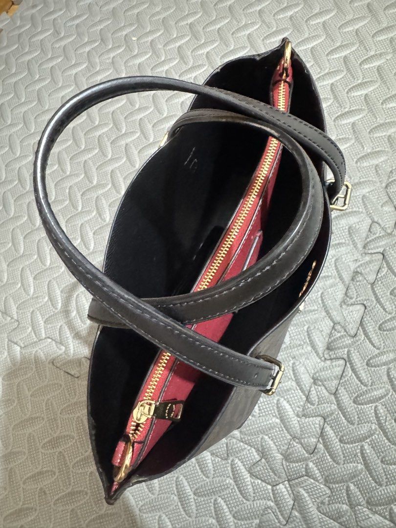 Coach Mollie tote bag (Category: Luxury Bags & Wallets) located in Manila. Submitted by eybeeee (Listing ID 1441920776, Image 3). Description: - Authentic Coach tote bag - Signature brown print with black leather handles and trim - Includes a convenient zippered pouch - Elegant gold hardware details - Spacious design, ideal for everyday essentials - Perfect for daily use and carrying all your necessities NEGOTIABLE. Pm lang po 🫶🏻.