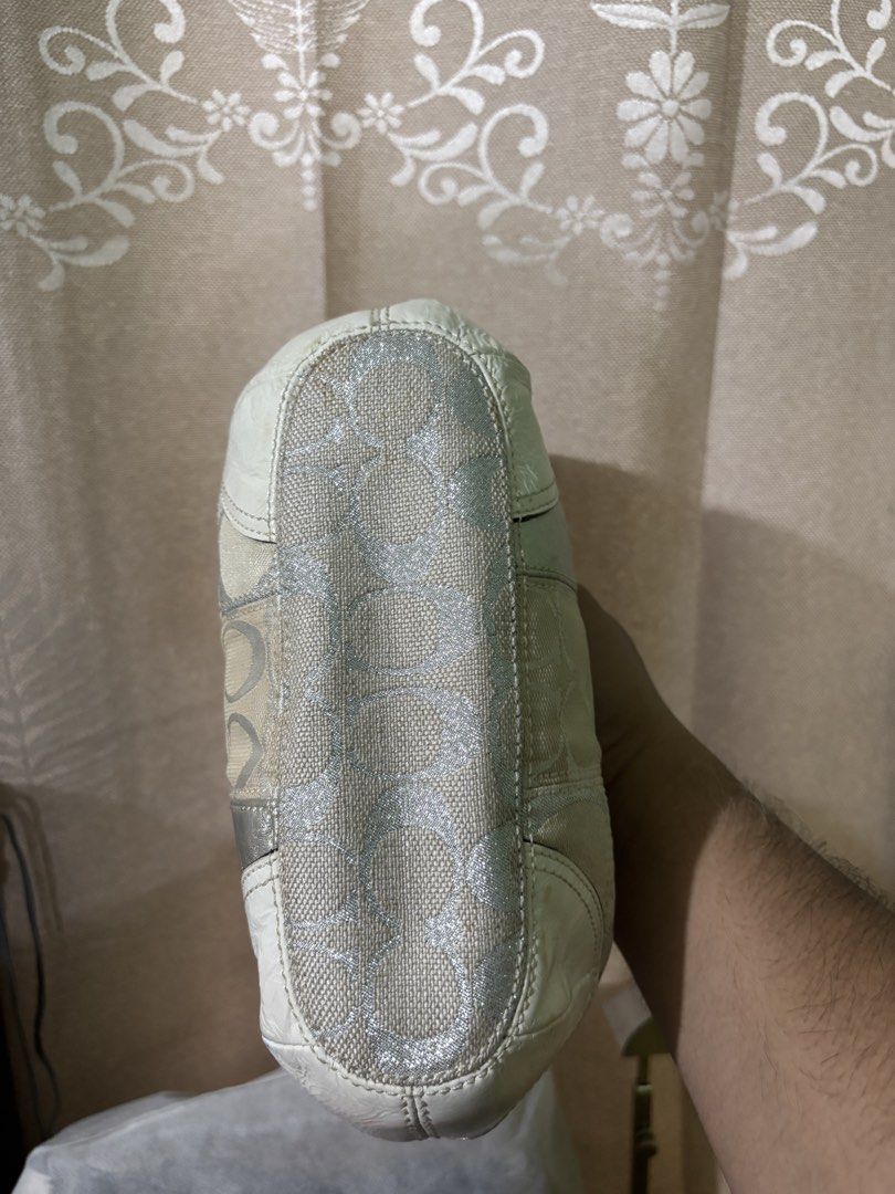 Coach Patchwork (Category: Luxury Bags & Wallets) located in Cebu City. Submitted by jhon32closetfinds (Listing ID 1441966445, Image 3). Description: .