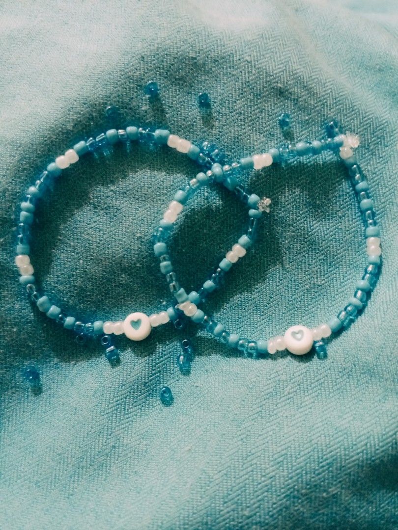 Cold Ice (Category: Bracelets) located in Malolos. Submitted by bracelet_by_thea_2936 (Listing ID 1441947870, Image 1). Description: this is my new bracelet recipe it's called cold ice Which is remindes me of Elsa thats all hope y'all buy ❄️.