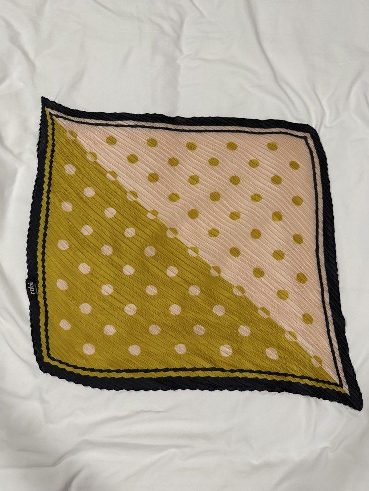 Cotton On Rubi Bandana (Category: Other Accessories) located in Angeles City. Submitted by shbe.shps (Listing ID 1441873784, Image 1). Description: Cute accessory for summer! 18” x 18”.