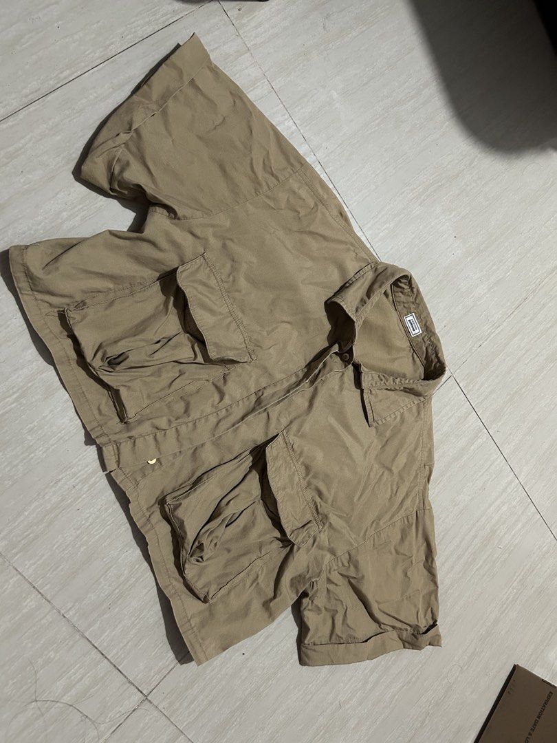 POLO SHIRT CROPTOP (Category: Activewear) located in Manila. Submitted by lovely.453 (Listing ID 1441834553, Image 1). Description: - Brand: CP Company - Type: Cargo Pants - Color: Khaki - Features: Multiple pockets, classic design - Ideal for: Everyday wear, outdoor activities - Condition: Good, no major flaws.