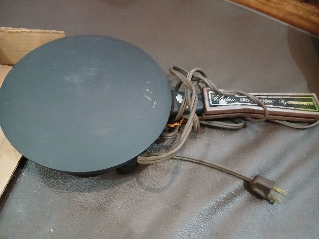 Crepe maker (Category: Dinnerware & Cutlery) located in Marikina City. Submitted by darthvader888 (Listing ID 1441859489, Image 3). Description: no issues good as new 110v.