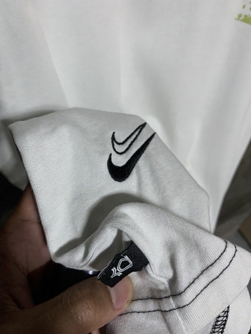 CREWNECK NIKE EASY (Category: Tshirts & Polo Shirts ) located in Davao. Submitted by triftnitroy (Listing ID 1441933565, Image 2). Description: Dimes: 21.5x27 Condition: Excellent Color rate: 10/10.