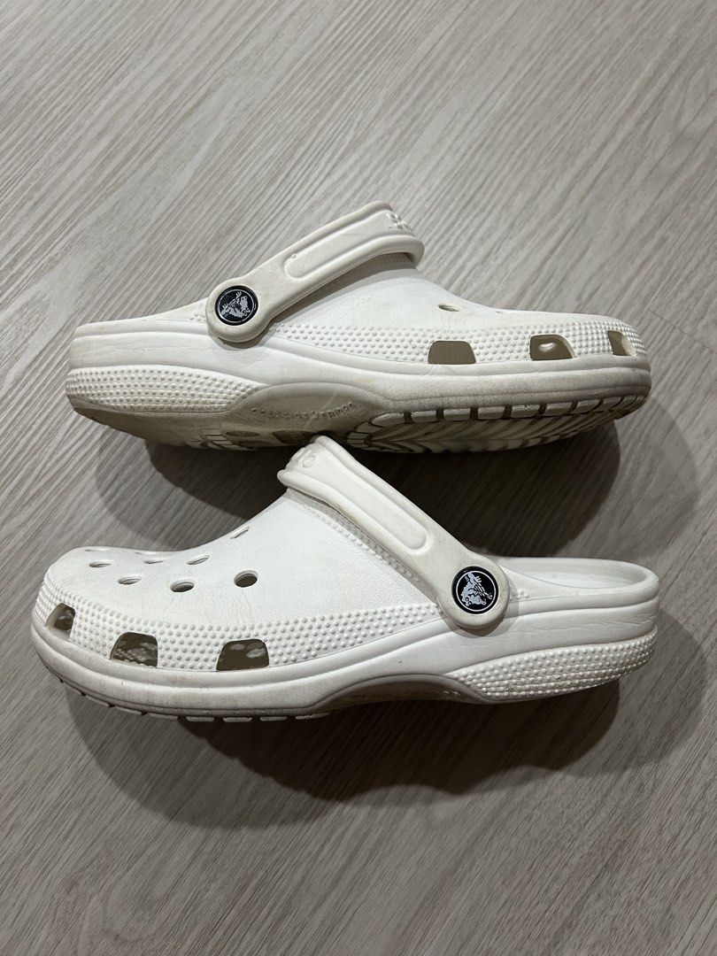 Crocs Classic Clogs (Category: Sandals) located in Singapore. Submitted by dxnisxz (Listing ID 1441921071, Image 2). Description: • Easy slip-on and off design • Adjustable strap (can be worn up or down) • 100% authentic, bought from OG Crocs shop • RTP: $74.95 • Minor scuffs from normal use.
