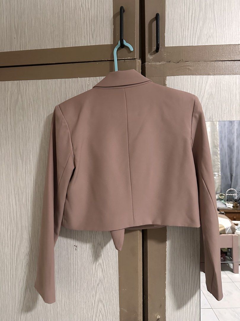 Formal Cropped Double-Breasted Blazer (Category: Coats, Jackets and Outerwear) located in Paranaque City. Submitted by moonbea (Listing ID 1441931253, Image 3). Description: - Cute cropped blazer - Double-breasted style with 2 buttons - Long sleeves - Pairs well with high-waisted bottoms - Ideal for elevating your look.