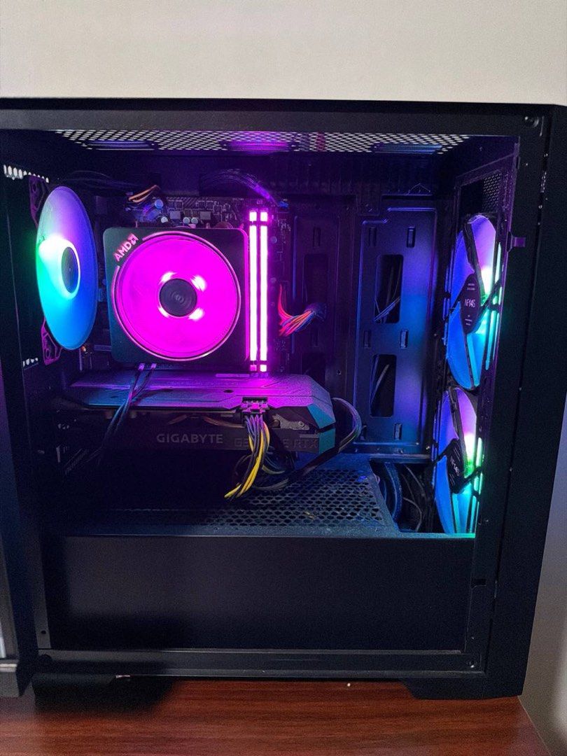 Custom Gaming PC with RGB - Gigabyte GPU472764038995650560
