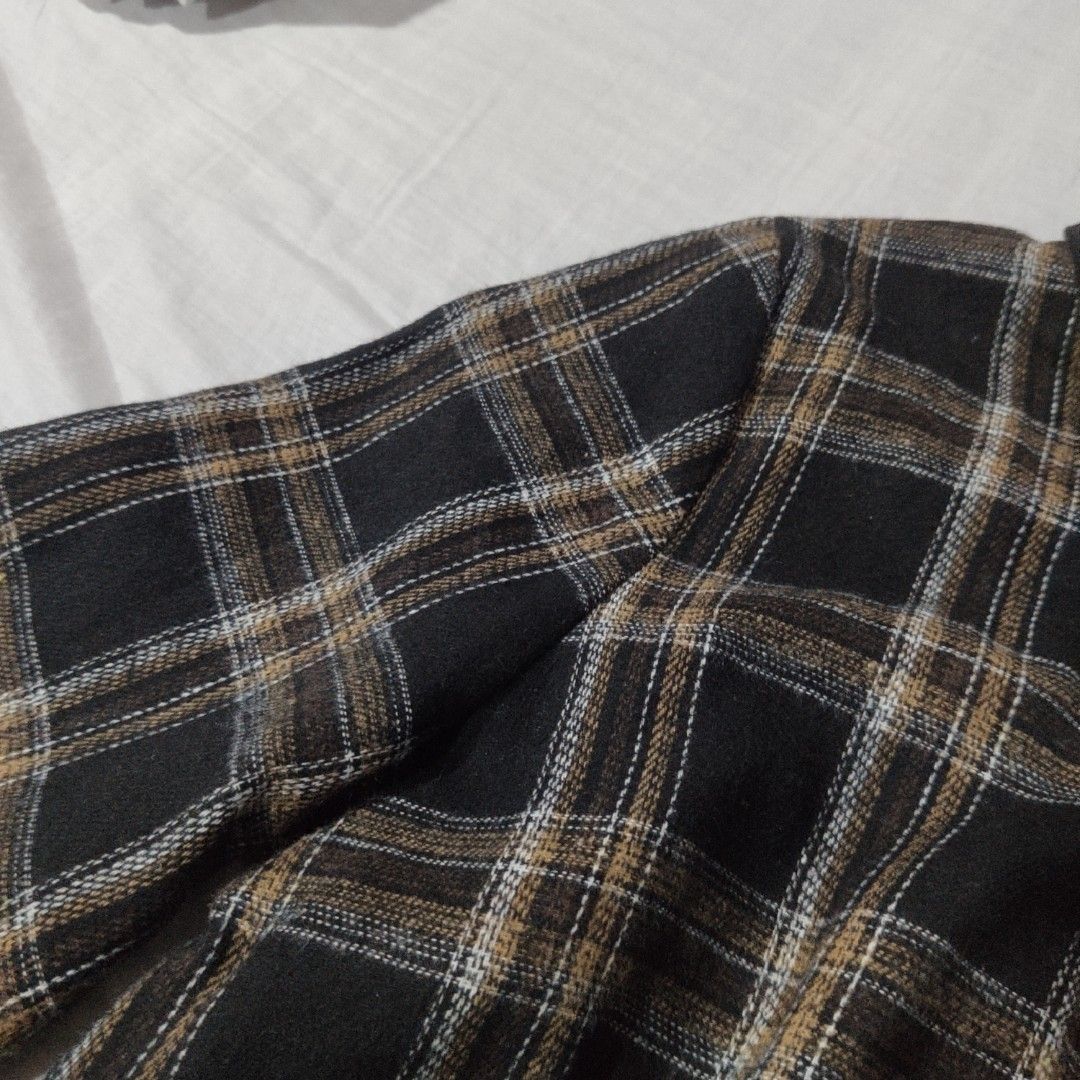 Dazy Plaid Lace-Up Cropped Shirt (Category: Blouses) located in Quezon City. Submitted by twinkle97 (Listing ID 1441891712, Image 3). Description: - Cute cropped plaid shirt from Dazy - Features a lace-up front with grommets and black ties - Long sleeves - Estimated size S - Versatile for layering or wearing alone - Ideal for a casual, edgy style.