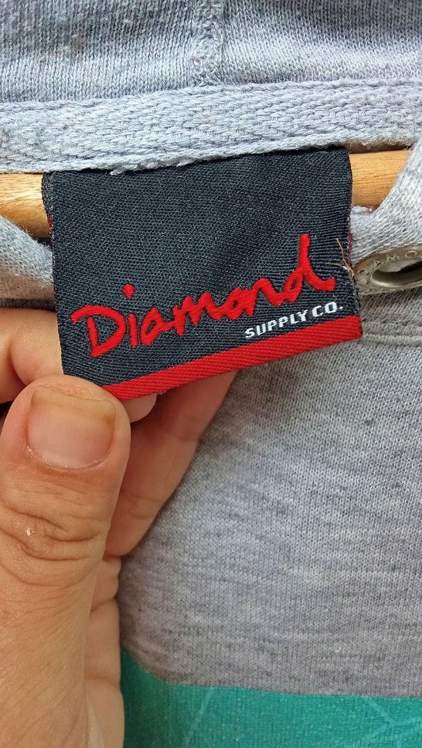 Diamond Supply Co. Grey Hoodie (Category: Hoodies) located in Angeles City. Submitted by sidmcky (Listing ID 1441970495, Image 3). Description: - Diamond Supply Co. grey hoodie - Features a cool graphic on the front with 'PMS 312 Emerald Blue' - Small diamond logo detail on the sleeve - Comfortable and stylish - Perfect for casual everyday wear.