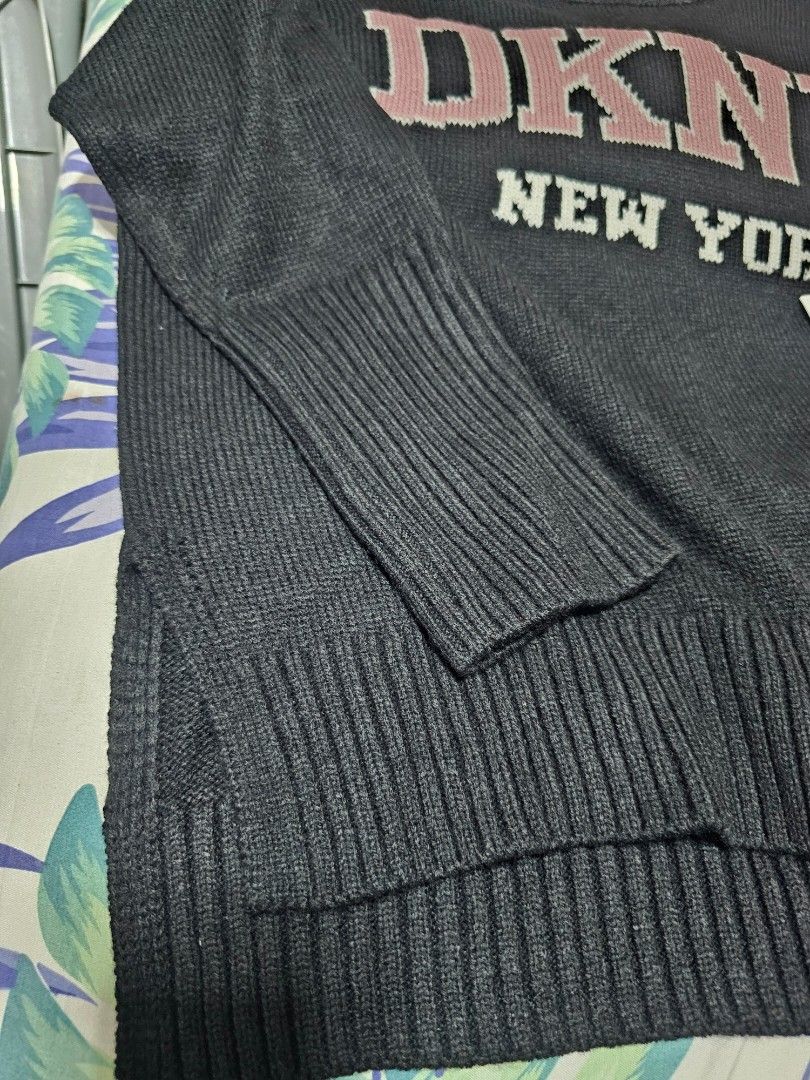DKNY New York Knit Sweater (Category: Longsleeves) located in Davao. Submitted by dahl957172787 (Listing ID 1441946597, Image 2). Description: - Black DKNY New York knit sweater - Long sleeves with ribbed cuffs - Classic crew neck - Pink and white DKNY logo detail - Brand new with original tags attached - Ideal for casual wear.