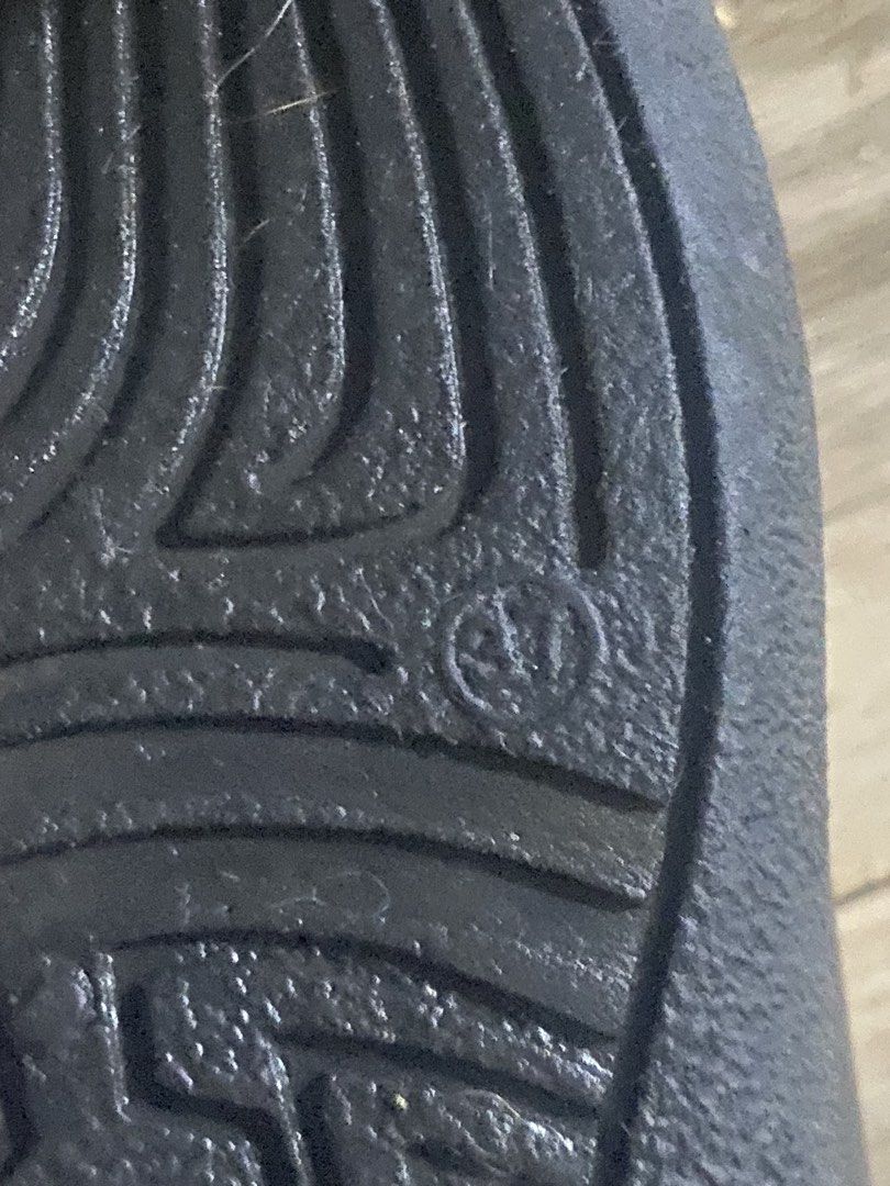 EasySoft Sasha L Black Flats Size 37 (Category: Flats & Sandals) located in Imus. Submitted by ririprl (Listing ID 1441954468, Image 3). Description: walang soles may nabibili naman sa online shop na tig 20 pesos.