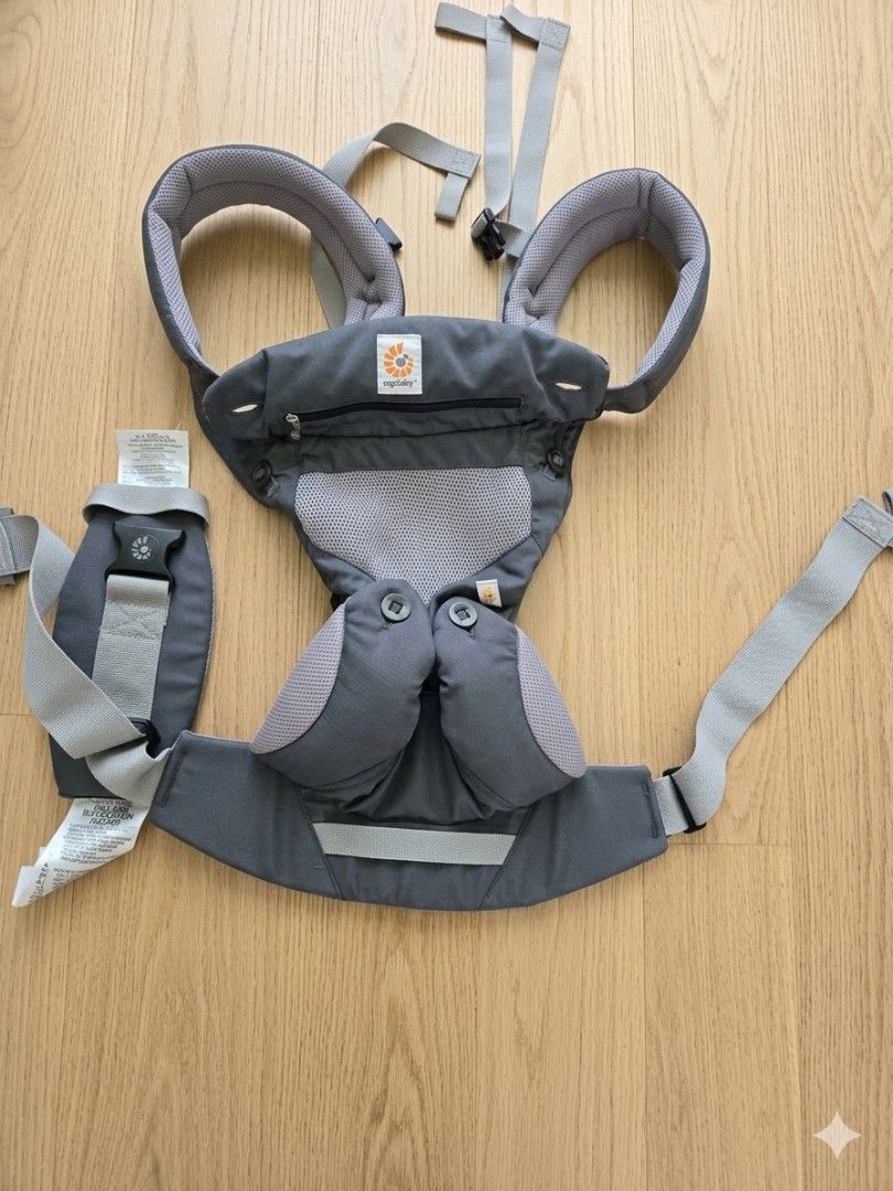 Ergobaby Baby Carrier (Category: Carriers & Slings) located in Baguio. Submitted by melbalabag31339 (Listing ID 1441849674, Image 1). Description: - Ergobaby carrier in grey - Breathable mesh panels - Adjustable straps for a comfortable fit - Supportive waist belt - Suitable for front and back carrying - Easy to use and clean - Perfect for keeping your baby close and secure 2nd hand from korea.
