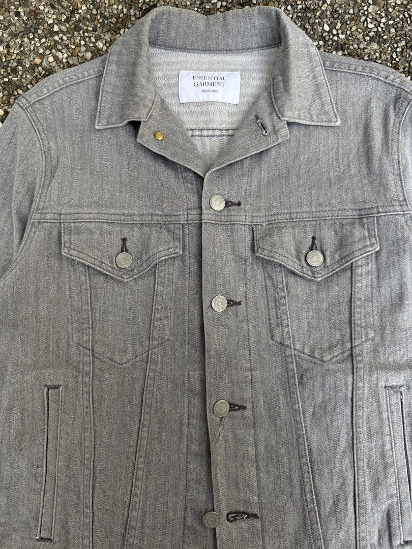 Essential Garment by Bigi Type 3 Denim Trucker (Category: Coats, Jackets and Outerwear) located in Quezon City. Submitted by though.bare (Listing ID 1441855440, Image 2). Description: Fits on S up to M for Men In good condition, no major flaws. Width : 19.5" Length : 23.5" Sleeve : 23.5" Shoulder : 16.5" No-when worns. Listings not marked sold/reserved are available. These are preloved/used items, manage expectations. Visit my profile for more! .