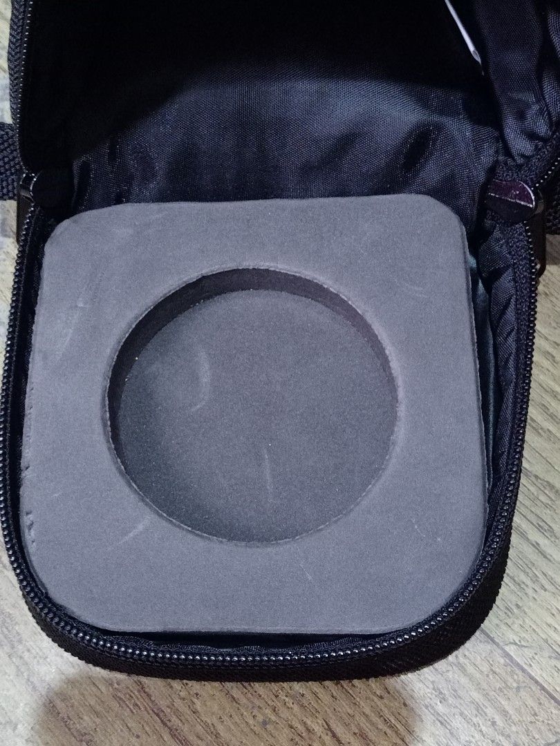 EX SIGMA Camera Lens Pouch Carrier (Category: Camera Bags & Carriers) located in San Fernando. Submitted by gelo.archive (Listing ID 1441807867, Image 3). Description: Black Sigma EX Camera Lens Case P 499 Zipper closure Includes a protective foam insert Features a belt loop for easy carrying - Designed for lens storage and transport.