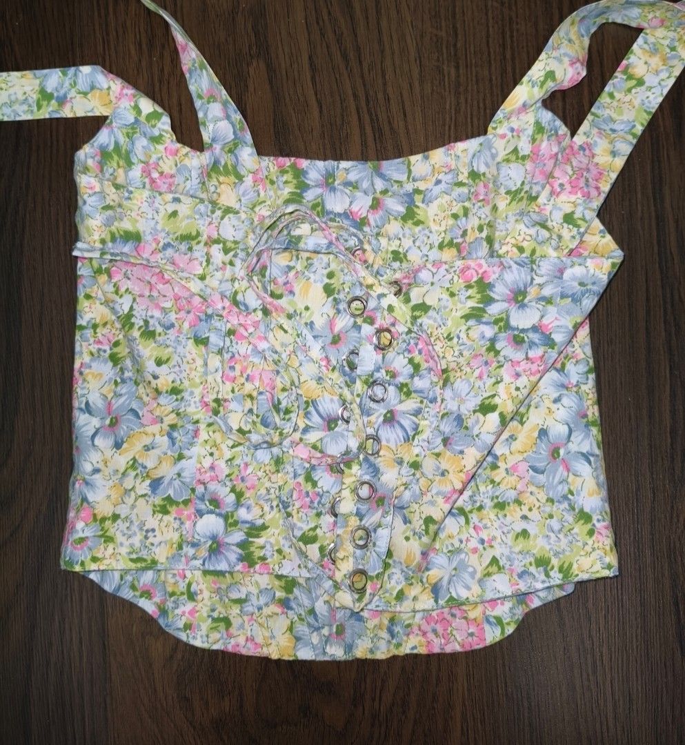 floral corset top with self-tie straps (Category: Sleeveless) located in Manila. Submitted by laurloopsy (Listing ID 1441910239, Image 2). Description: - fits xxs to s - no brand / from 🍊 app - coquette / fairycore / pastel / floral printed corset with bones - never used - has a tie back enclosure - has self-tie adjustable straps - very very cute when worn! rfs : didn't fit me :').