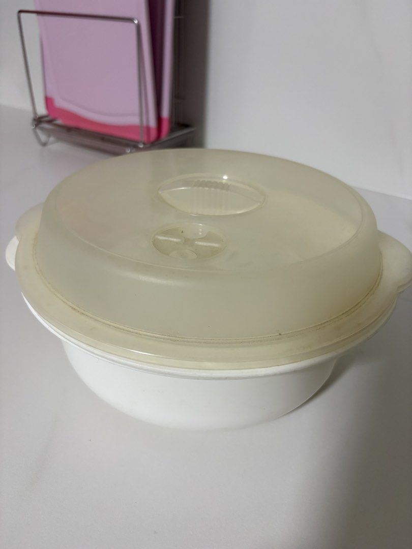 For free: Microwave food cover and baking tin