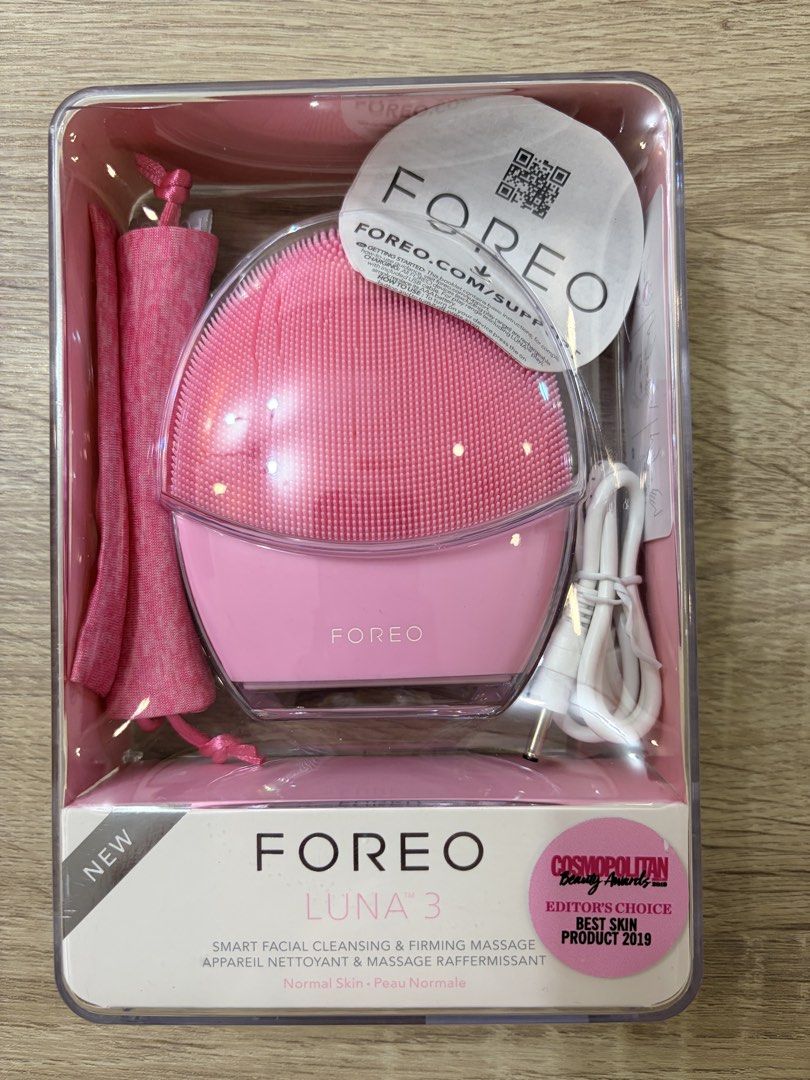 Foreo Luna 3 (Category: Face Care) located in Quezon City. Submitted by blissfulmagenta (Listing ID 1441943078, Image 1). Description: FOREO LUNA 3 Facial Cleansing & Firming Massager, specifically the Pearl Pink version designed for normal skin. This skincare device uses ultra-soft silicone touchpoints and T-Sonic pulsations to deep-cleanse pores, lift away impurities, and massage facial muscles to reduce signs of aging..