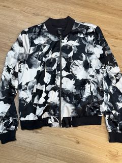 (Category: ) located in . Submitted by shopelisse (Listing ID 1441887848, Image 1). Description: .