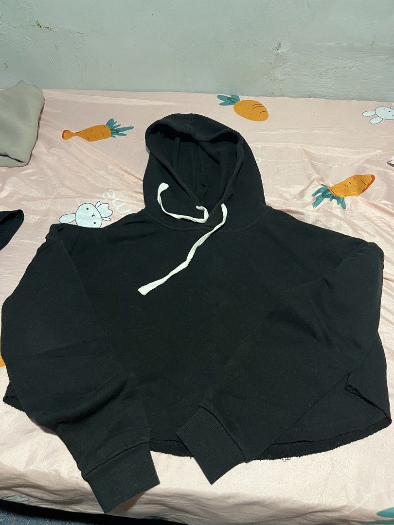 Forever 21 Black Cropped Hoodie (Category: Coats, Jackets and Outerwear) located in Manila. Submitted by hi_abbd (Listing ID 1441950917, Image 1). Description: - Black cropped hoodie from Forever 21 - Size: Approximately S - Features: Drawstring hood, raw hem - Style: Casual, easy to pair with jeans or shorts - Reason for selling: Doesn't fit anymore - Condition: Great for everyday wear.