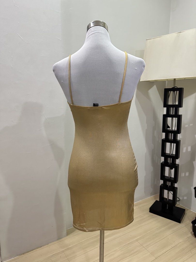Forever 21 Gold Dress (Category: Dresses) located in Taytay. Submitted by beabanana.ocean (Listing ID 1441829091, Image 2). Description: .