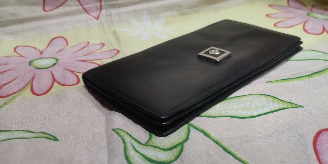 GIANNI VERSACE Black long leather wallet (Category: Luxury Bags & Wallets) located in Baguio. Submitted by princessjhade (Listing ID 1441939856, Image 3). Description: Very good condition Plus shipping.