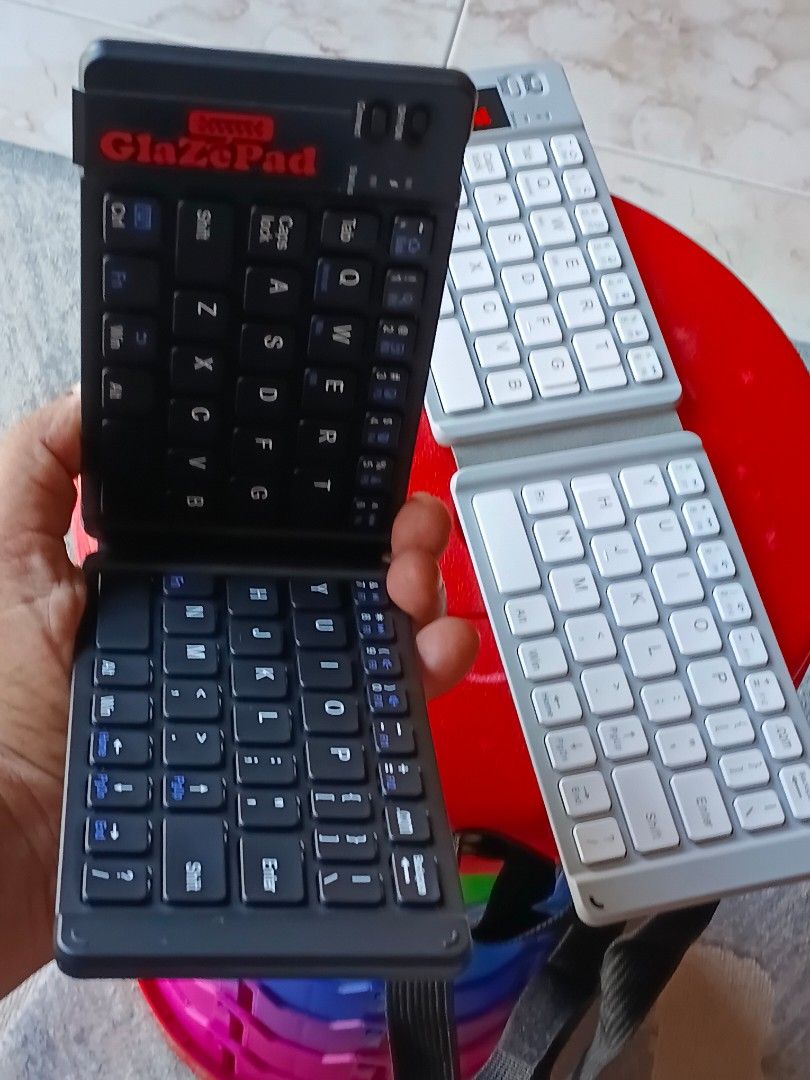 GlaZePad Folding Bluetooth Keyboard for iOS, Android, Windows472769548717271040