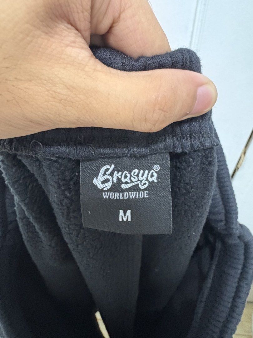 Grasya WorldWide Sweat Pants (Category: Other Bottoms) located in Manila. Submitted by valmorestr78134 (Listing ID 1441917877, Image 3). Description: Good as new Dina nagagamit .