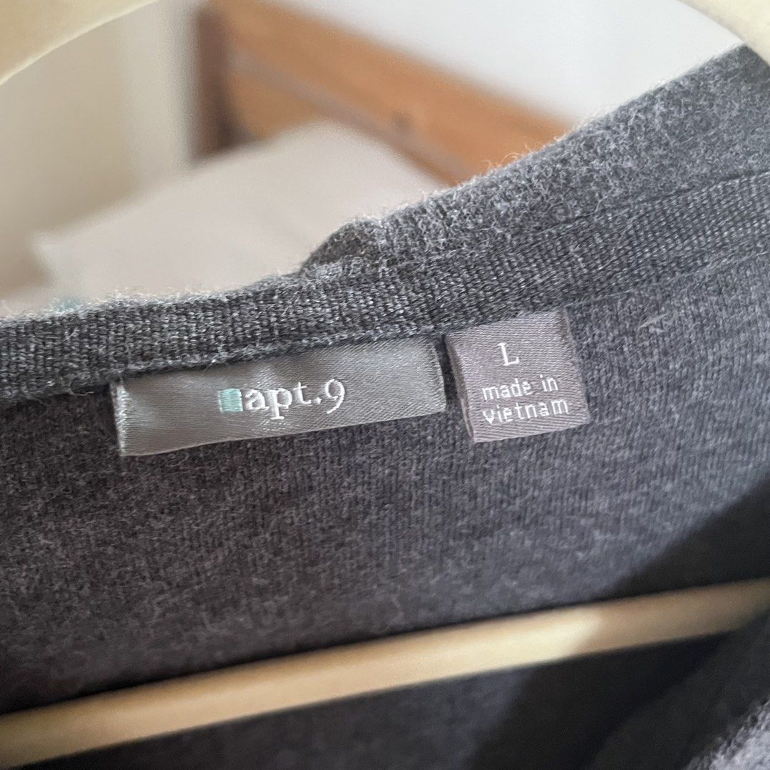 Gray Double Zipper Hoodie Sweater (Category: Coats, Jackets and Outerwear) located in Legazpi City. Submitted by hushedcry (Listing ID 1441931496, Image 2). Description: — no flaws, still good as new — unisex 🤍 — L on tag; dm for dimes 💌 mop: gcash 📬 shipping via j&t express (sf c/o buyer) for inquiries, dont hesitate to send me a msg! 🩷.